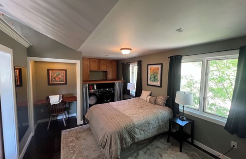 Idledale Haus | Creekside with a Crystal Garden on Beer Creek
