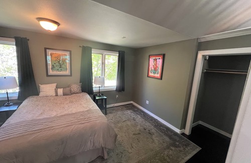Idledale Haus | Creekside with a Crystal Garden on Beer Creek