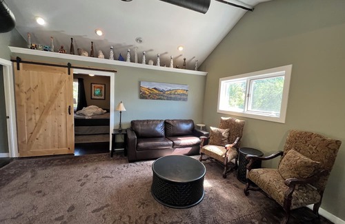 Idledale Haus | Creekside with a Crystal Garden on Beer Creek