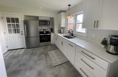 East Syracuse Haus | Private Home in the heart of East Syracuse