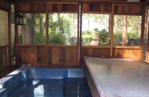Martindale Hütte | Hill Country Getaway on the San Marcos River w/ 200 ft of private river access.