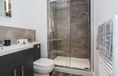 Wakefield Wohnung | Thornhill House Modern City Center Apartment