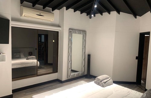 El Tesoro Villa | 5 bedroom El tesoro Villa, Large Jacuzzi