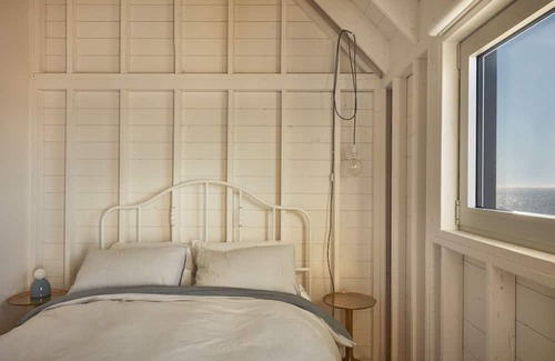 L'Ile-du-Havre-Aubert Haus | Prestigious home, recipient of many architecture awards, with three rooms