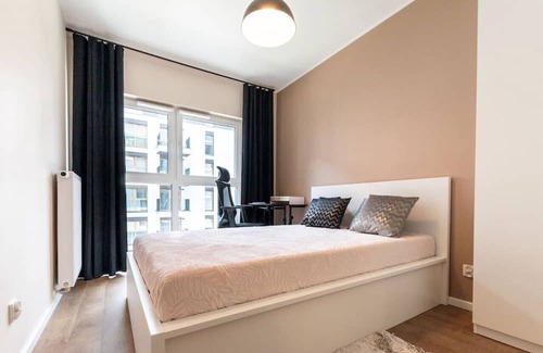 Czyzyny Wohnung | Modern Apartment I Smart TV I Parking I Working Desk