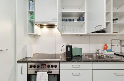 Wiedikon Wohnung | Small Apartment just 17 Mins from Zurich Center