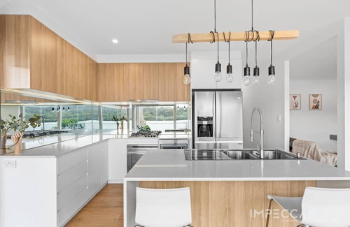 Central Coast Council Haus | Discover Your Riverside Retreat: Modern Comforts, Private Jetty, & Scenic Views!