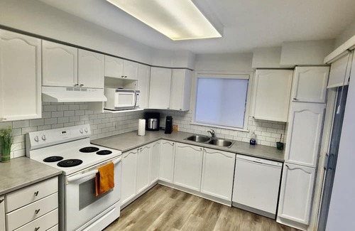 Industrial Park Haus | 10 mn from Airport Peaceful & Bright home