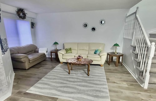 Industrial Park Haus | 10 mn from Airport Peaceful & Bright home