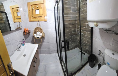 Yalova Skihütte | Pet friendly, Sea View Chalet 15 minutes to the beach. 44m2