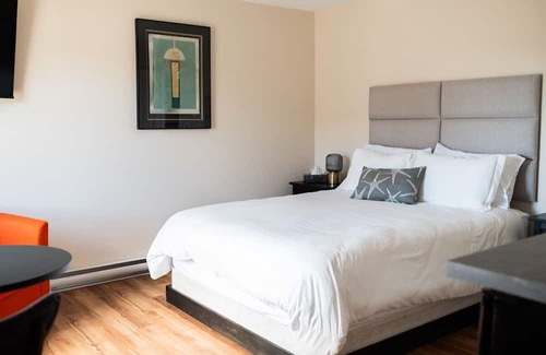 Shelburne Haus | In the heart of Shelburne with beautiful views including the Shelburne Harbour