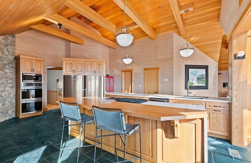 Roseland Haus | Dragon's Back with Wintergreen Advantage