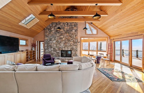 Roseland Haus | Dragon's Back with Wintergreen Advantage