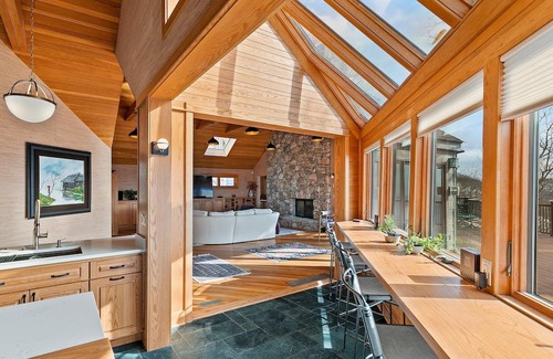Roseland Haus | Dragon's Back with Wintergreen Advantage