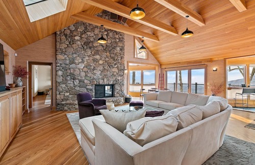 Roseland Haus | Dragon's Back with Wintergreen Advantage