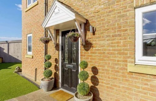 Kirby Misperton Haus | Spacious 6 bed w/hottub near Flamingo Land