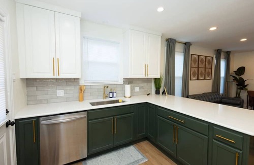 Little Rock Haus | Urbane Bronze Château