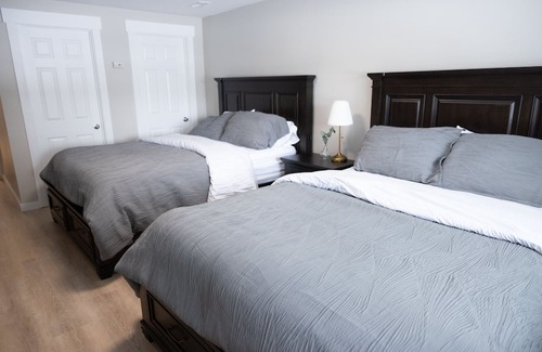 Frontier Eigentumswohnung | Discover Adventure in Kemmerer, WY! Remodeled VRBO with Attached Garage!