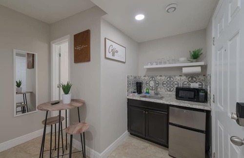 Azalea Park Haus | Comfy studio in Central Orlando