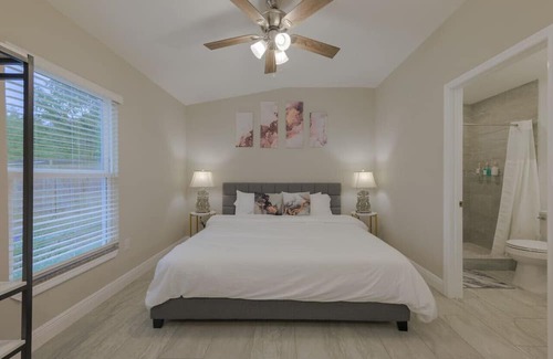 Azalea Park Haus | Private Studio near parks & DNTN