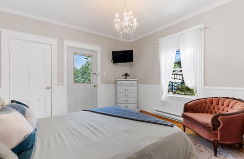 Moncton Wohnung | Studio 6 ~ 1 BDRM w/ Private Bath & Balcony