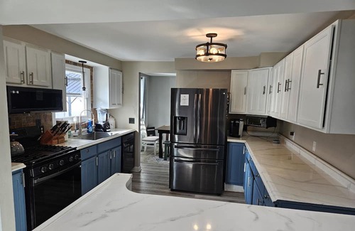 Lancaster Haus | Clean Whole House With Hot Tub 15 Minutes to Anywhere in Buffalo