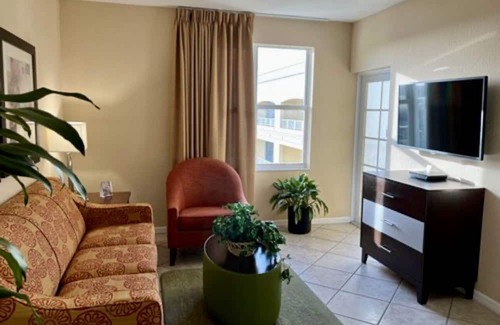 Weston Resort | Weston offers an upscale community that thrives on golf, tennis, and spas.