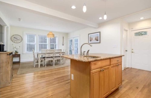 Black Rock Historic District Haus | Immaculate 4-Bed House close to the beach