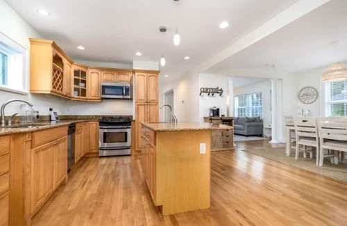 Black Rock Historic District Haus | Immaculate 4-Bed House close to the beach