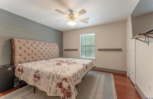 Maurepas Haus | House located on the Bayou-Sleeps 16. Fishing, WiFi, pool, AC, and pool table