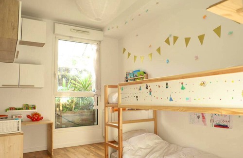 Bagnolet Wohnung | Homerez - Beautiful apartement for 4 ppl. with terrace at Bagnolet
