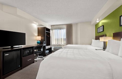 Wesley Chapel Haus | Stay Near The Grove - Free Breakfast, Outdoor Pool & Free Parking in 4 Units