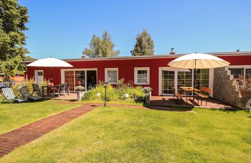 Joachimsthal Wohnung | Apartment 'Bungalow Grün 2 Schlafzimmer' with Private Terrace, Shared Garden and Wi-Fi