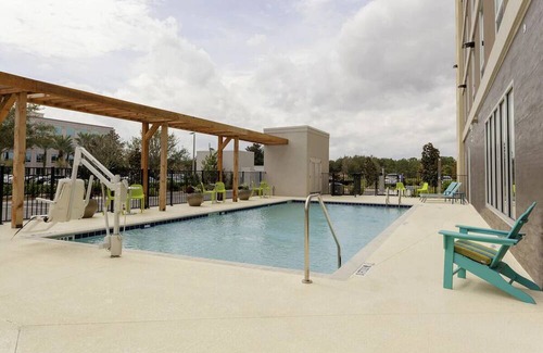 West Palm Beach Haus | West Palm Beach Gateway: 2 Bright Suites with Free Breakfast, Parking & Laundry