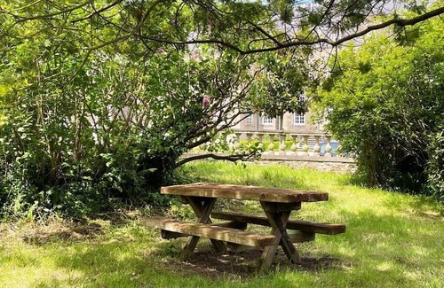 Aumeville-Lestre Wohnung | Spacious apartment with garden