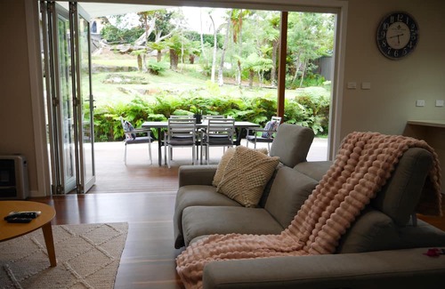 Caringbah South Haus | Luxury 2 story home in Yowie Bay. Close to Sydney CBD & Cronulla Beach