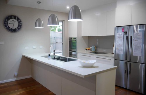 Caringbah South Haus | Luxury 2 story home in Yowie Bay. Close to Sydney CBD & Cronulla Beach