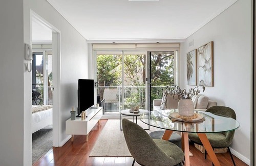 Dee Why Wohnung | Seaside Escape /Private Balcony & BBQ