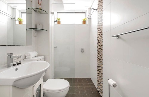 Dee Why Wohnung | Seaside Escape /Private Balcony & BBQ