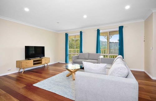 Upper Ferntree Gully Haus | Spacious 3BR Family Haven in Upper Ferntree Gully