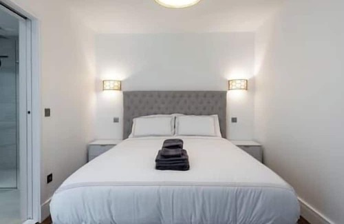 Frognal and Fitzjohns Haus | Fabulous House in Hampstead (FAV41)