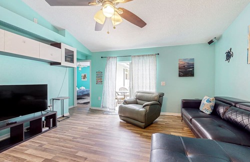 Thousand Oaks Haus | Sunny dog-friendly home with private pool, pool spa, lanai, & BBQ