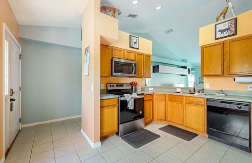 Thousand Oaks Haus | Sunny dog-friendly home with private pool, pool spa, lanai, & BBQ