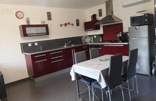 Sechilienne Wohnung | Studio Apartment "Spacieux Vue Montagne" with Mountain View, Balcony & Wi-Fi