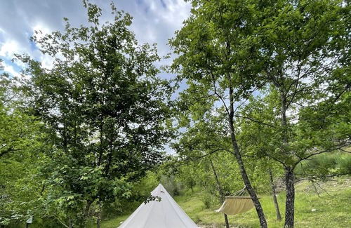 Arpino Haus | 12 m2 tent equipped with a comfortable French double bed, with an internal space to relax in. The ex