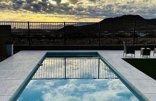 Las Vegas Haus | Cozy 3-bedroom house with mountain and strip views