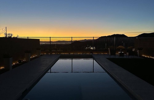 Las Vegas Haus | Cozy 3-bedroom house with mountain and strip views