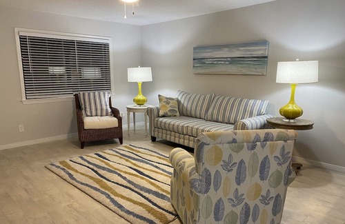 Rock Ridge Wohnung | Spacious 2BR/2BA 5 min to beach with yard and garage