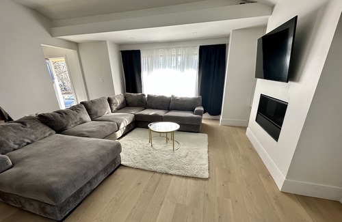 Hamilton Haus | Entire home in Dundas