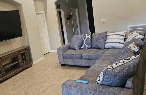 San Juan Haus | 3 bdr 2 bath open concept home.